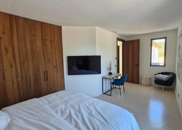 Vigna Estate Villa *